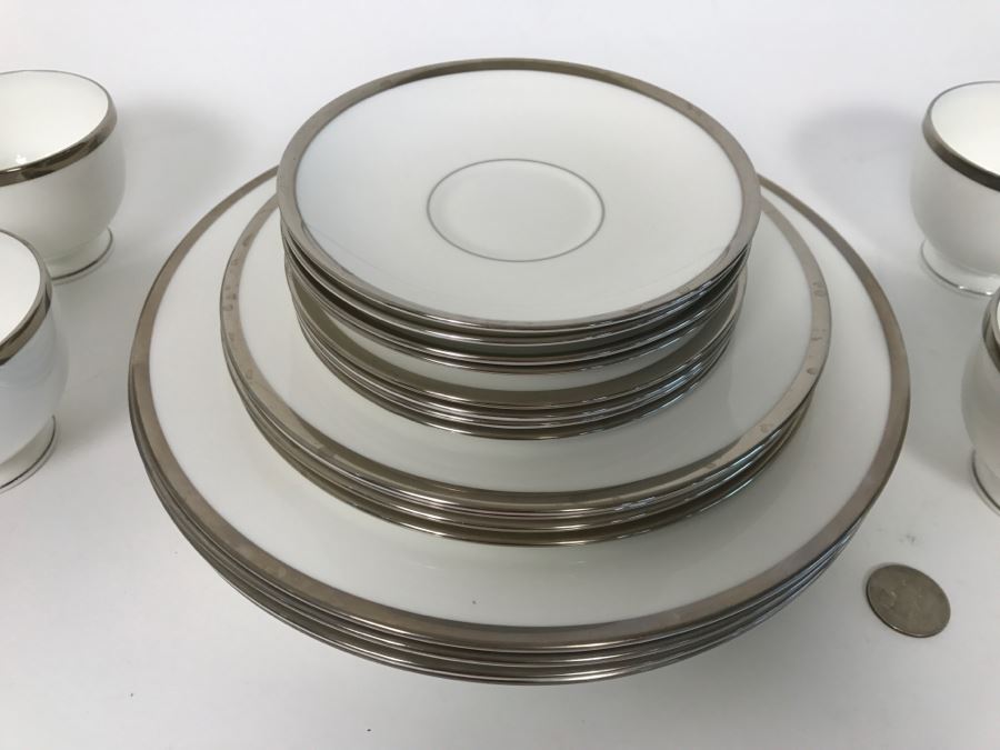 Elegant WEDGWOOD Bone China England Service For (4) Plates, Cups And Saucers Silver Rim [Photo 5]