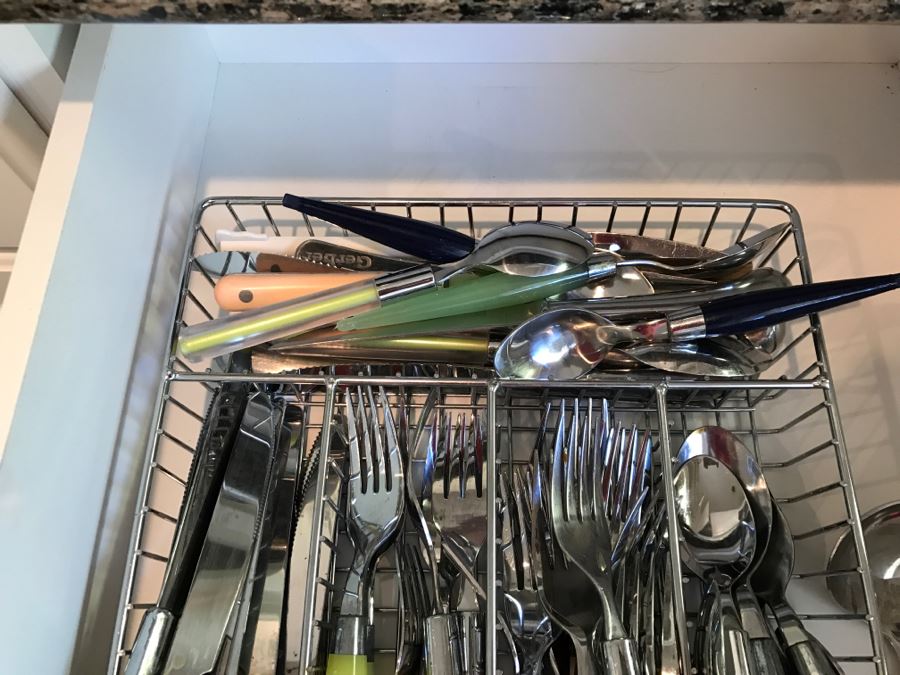 Stainless Steel Flatware With Storage Basket [Photo 5]