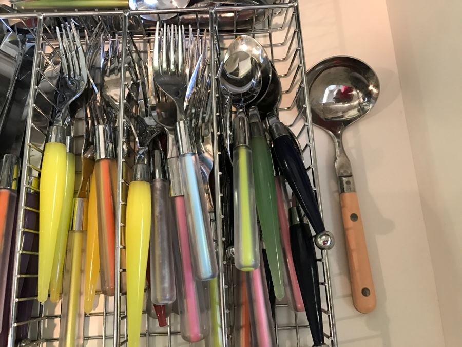 Stainless Steel Flatware With Storage Basket [Photo 4]