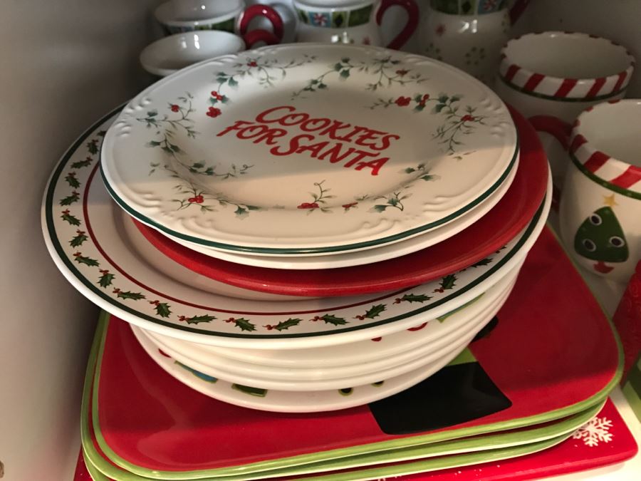 Various Holiday Themed Coffee Cups Mugs, Plates And Bowls [Photo 4]