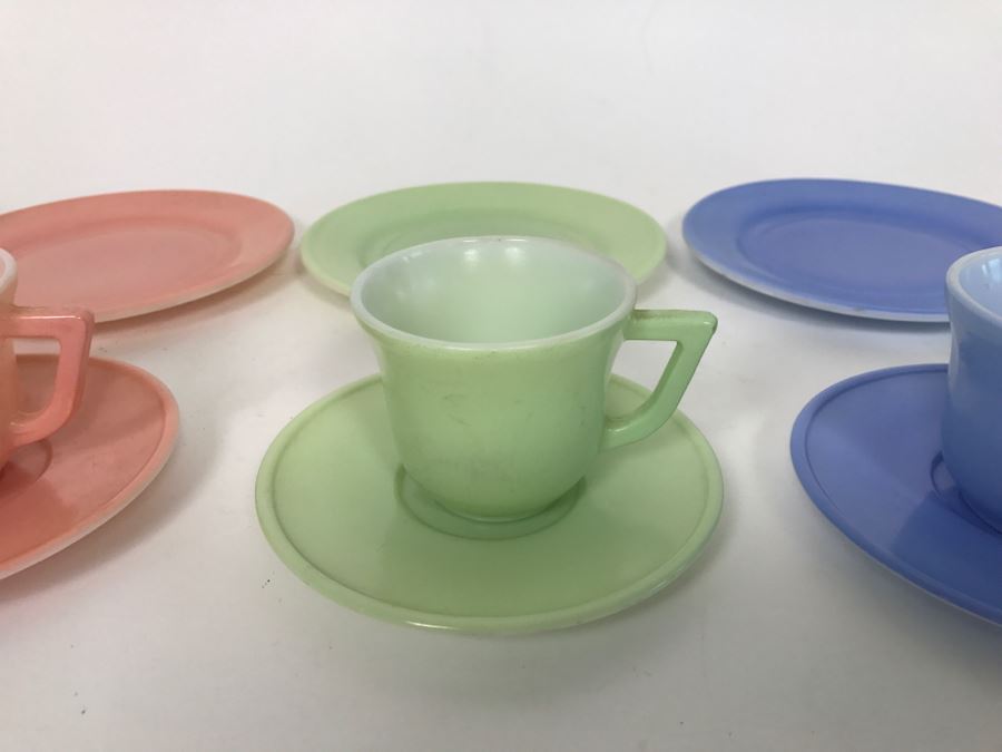 Vintage Colored Cups And Saucers [Photo 3]