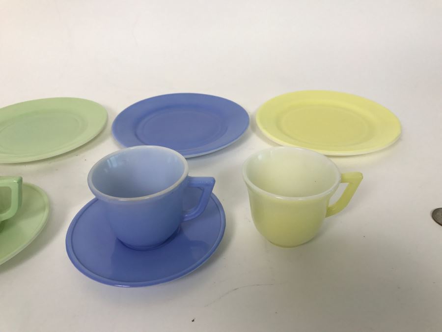 Vintage Colored Cups And Saucers [Photo 4]