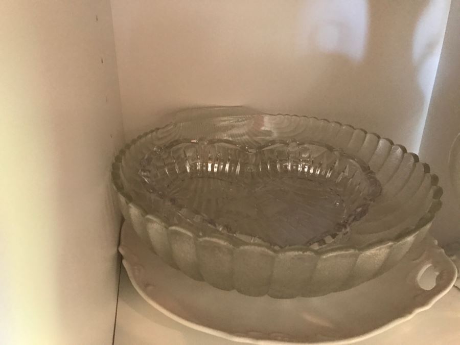 Kitchen Cupboard Lot With Various Glass Bowls, Ewer Pitcher - See Photos [Photo 4]