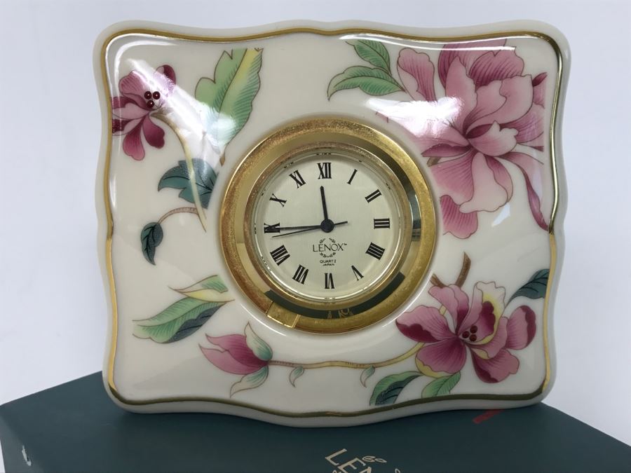 LENOX Manor Clock [Photo 3]