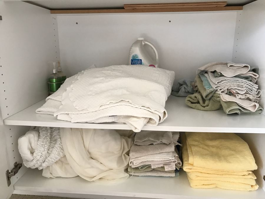 Huge Bath Towel, Sheets And Blanket Lot - See Photos [Photo 16]