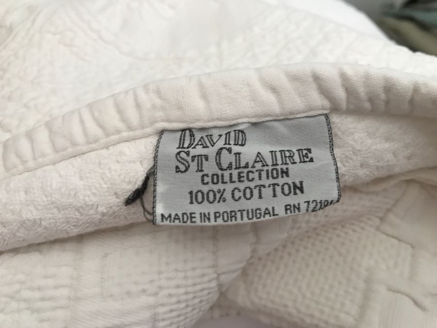 Huge Bath Towel, Sheets And Blanket Lot - See Photos [Photo 18]