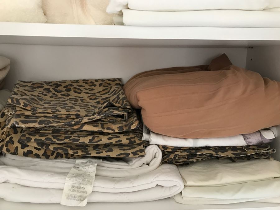 Huge Bath Towel, Sheets And Blanket Lot - See Photos [Photo 5]