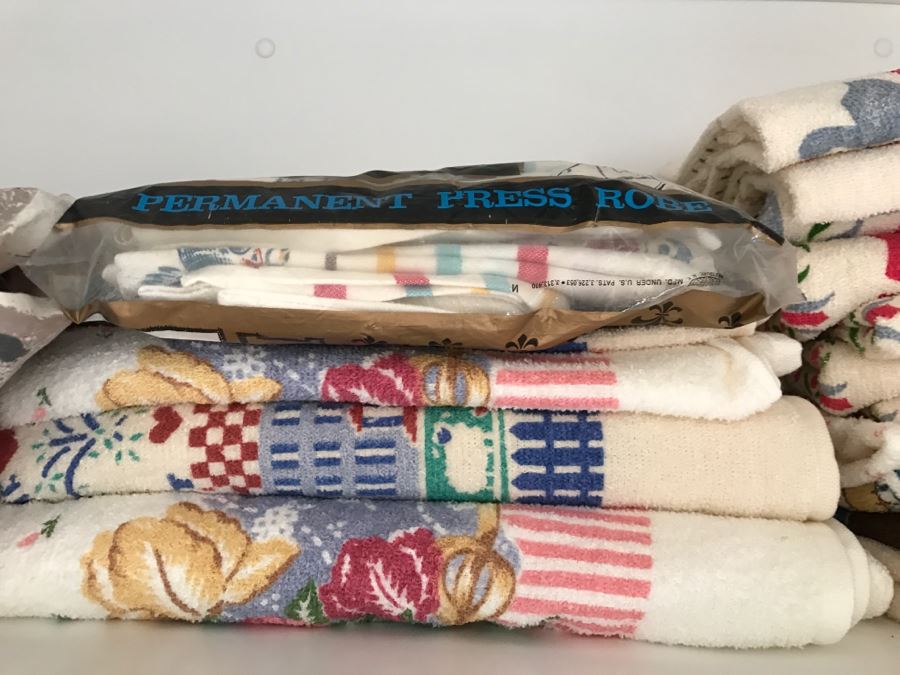 Huge Bath Towel, Sheets And Blanket Lot - See Photos [Photo 10]