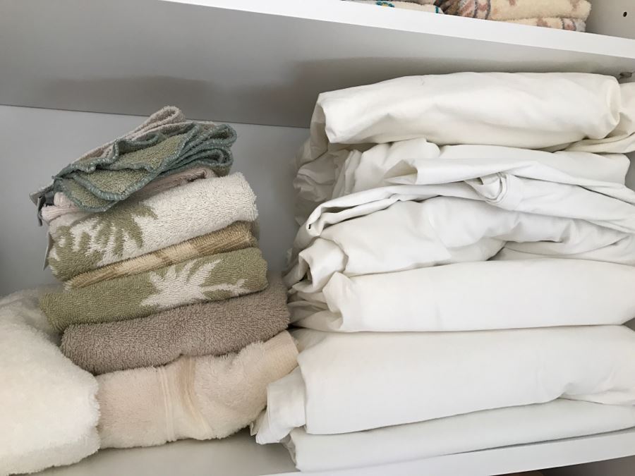 Huge Bath Towel, Sheets And Blanket Lot - See Photos [Photo 8]
