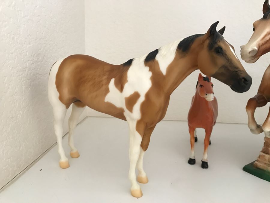 Collection Of (5) Plastic Horse Figurines [Photo 5]