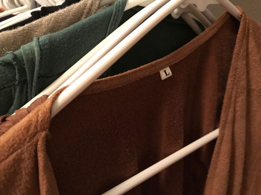 Closet Rack Of Ladies Clothes Shirts, Scarves, Jackets, Jeans Size L 14 - See Photos [Photo 21]