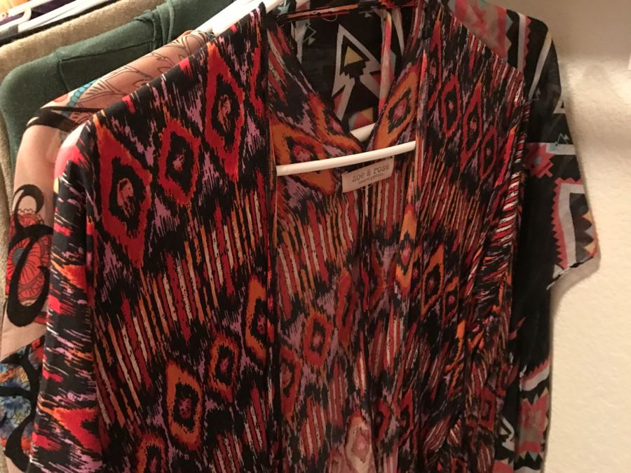 Closet Rack Of Ladies Clothes Shirts, Scarves, Jackets, Jeans Size L 14 - See Photos [Photo 17]