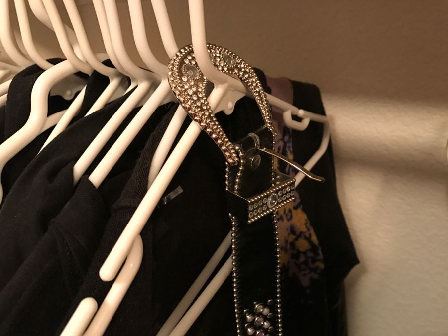 Closet Rack Of Ladies Clothes Shirts, Scarves, Jackets, Jeans Size L 14 - See Photos [Photo 38]