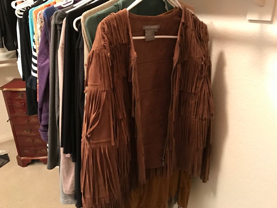 Closet Rack Of Ladies Clothes Shirts, Scarves, Jackets, Jeans Size L 14 - See Photos [Photo 22]