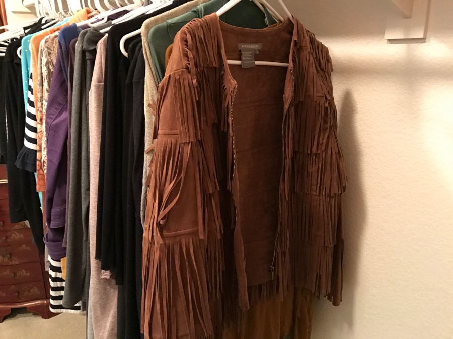 Closet Rack Of Ladies Clothes Shirts, Scarves, Jackets, Jeans Size L 14 - See Photos [Photo 23]