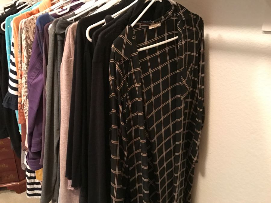 Closet Rack Of Ladies Clothes Shirts, Scarves, Jackets, Jeans Size L 14 - See Photos [Photo 26]