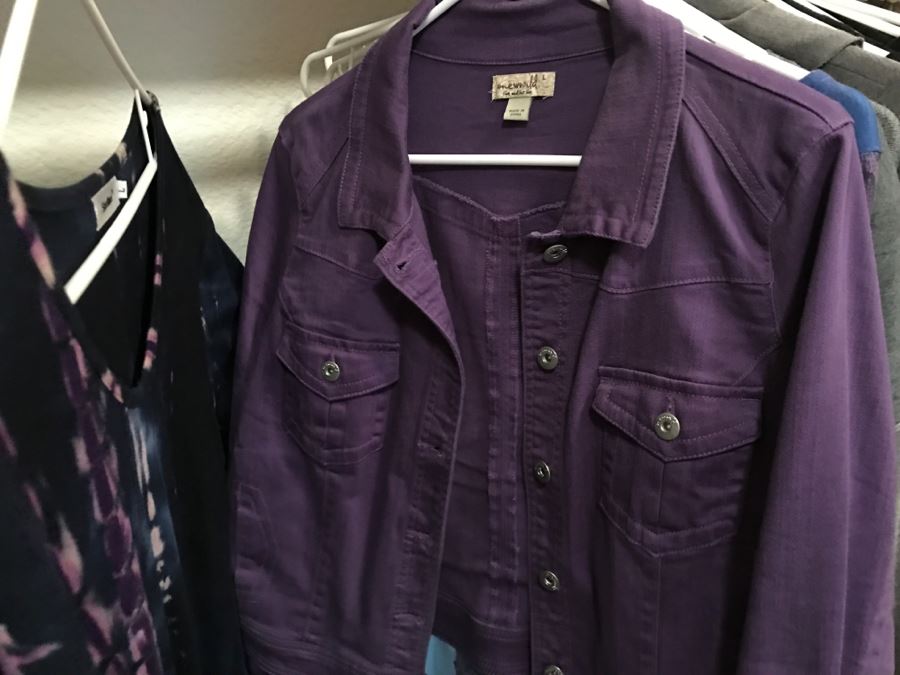 Closet Rack Of Ladies Clothes Shirts, Scarves, Jackets, Jeans Size L 14 - See Photos [Photo 32]