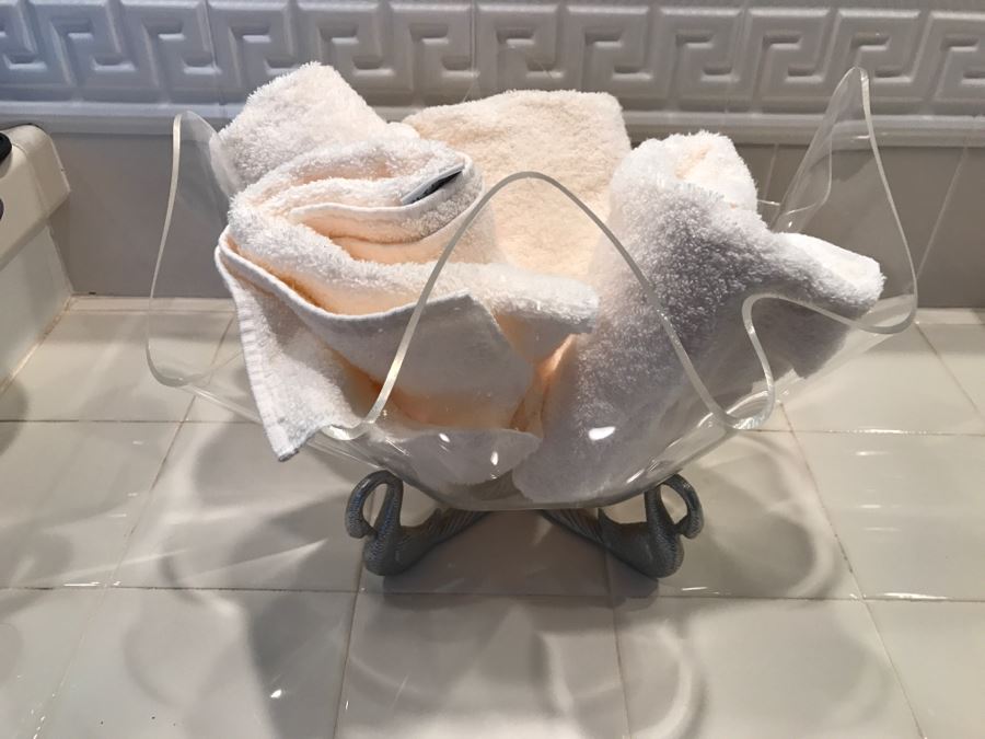Acrylic Towel Holder With Metal Swan Base And Towels [Photo 1]