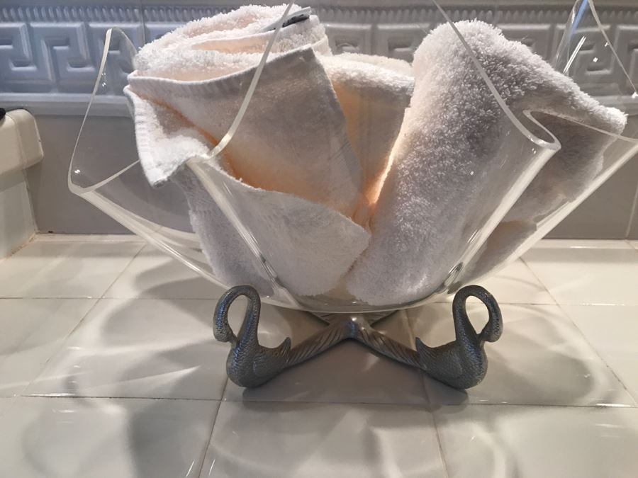 Acrylic Towel Holder With Metal Swan Base And Towels [Photo 2]