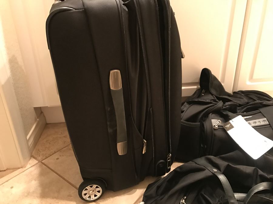 Chrysler Crossfire Luggage Set New Satchel, Duffel Bag And Rolling Suitcase [Photo 9]