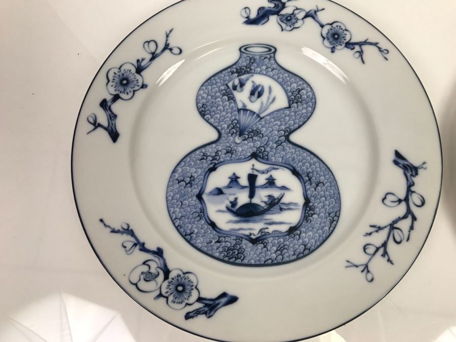 Pair Of Blue And White Chinoiserie Plates Blue Vases By The Haldon Group [Photo 6]