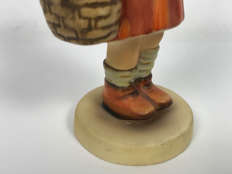 Vintage Hummel Germany Little Shopper Figurine 96 Bee Logo [Photo 4]