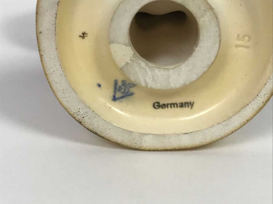 Vintage Hummel Germany Little Shopper Figurine 96 Bee Logo [Photo 9]