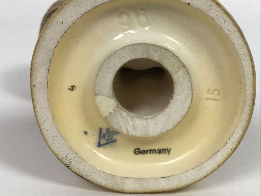 Vintage Hummel Germany Little Shopper Figurine 96 Bee Logo [Photo 8]