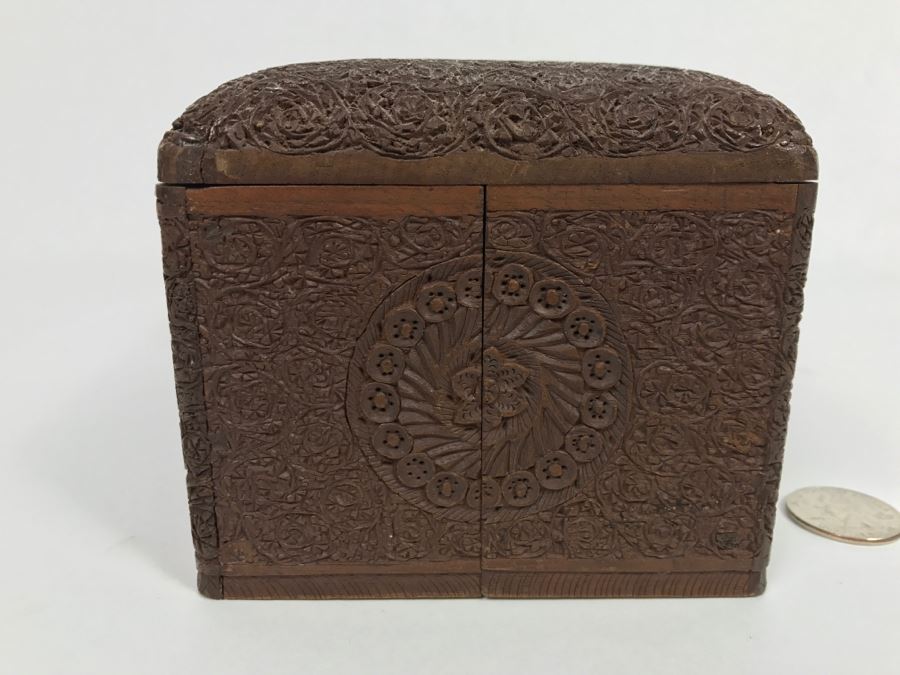 Intricately Carved Floral Patern Tri-Fold Wooden Box Possible Cigarette Storage Box [Photo 9]