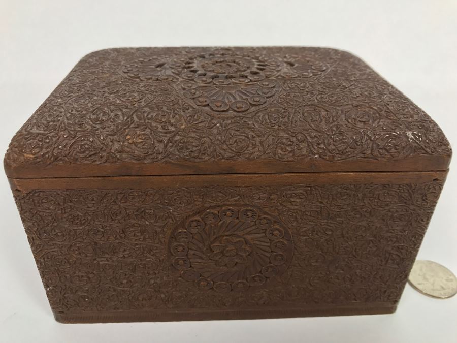 Intricately Carved Floral Patern Tri-Fold Wooden Box Possible Cigarette Storage Box [Photo 6]