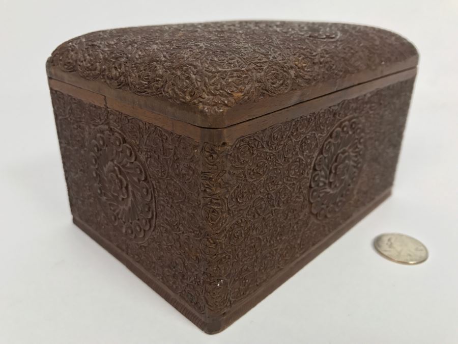 Intricately Carved Floral Patern Tri-Fold Wooden Box Possible Cigarette Storage Box [Photo 7]
