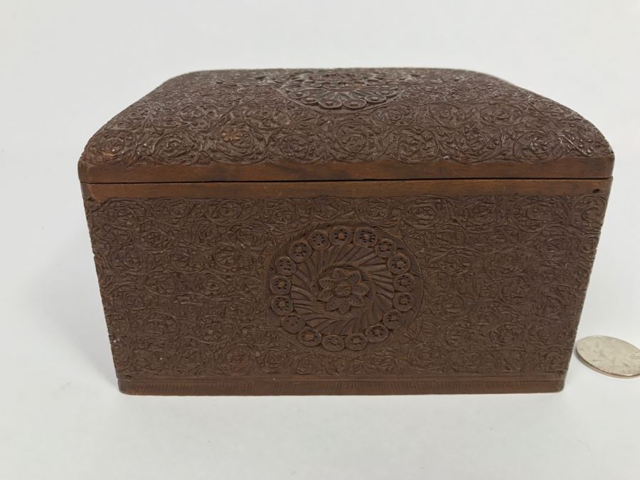 Intricately Carved Floral Patern Tri-Fold Wooden Box Possible Cigarette Storage Box [Photo 3]
