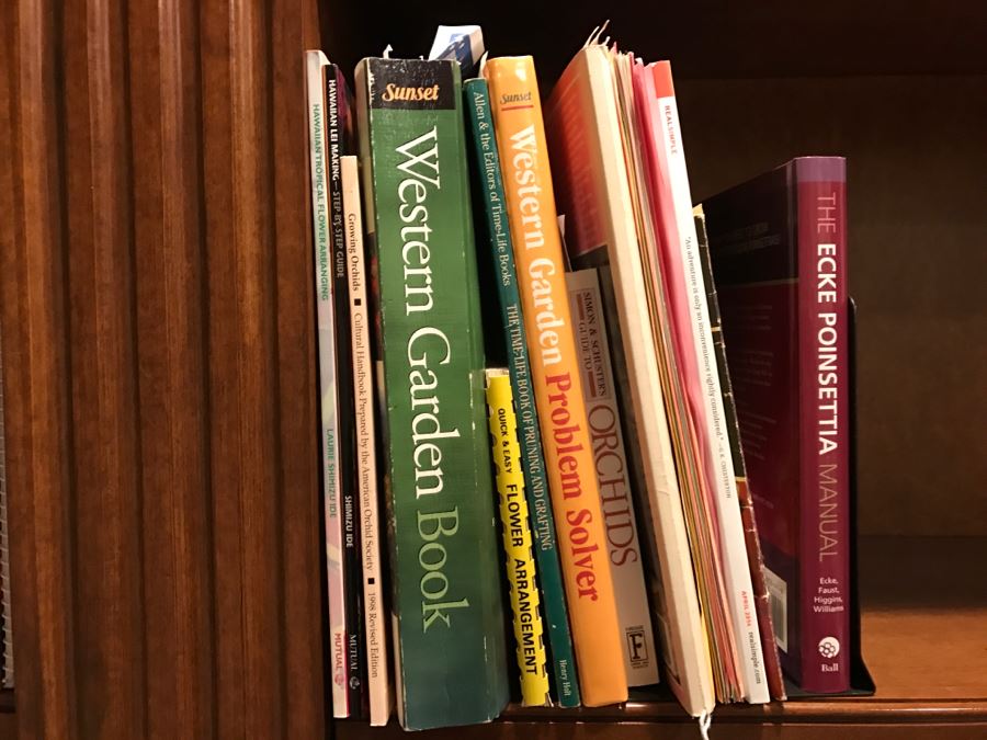 JUST ADDED - Book Lot With Gardening Books And Cookbooks [Photo 8]