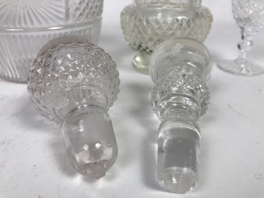 Pair Of Crystal Liquor Decanters With Pair Of Stemware Glasses [Photo 9]