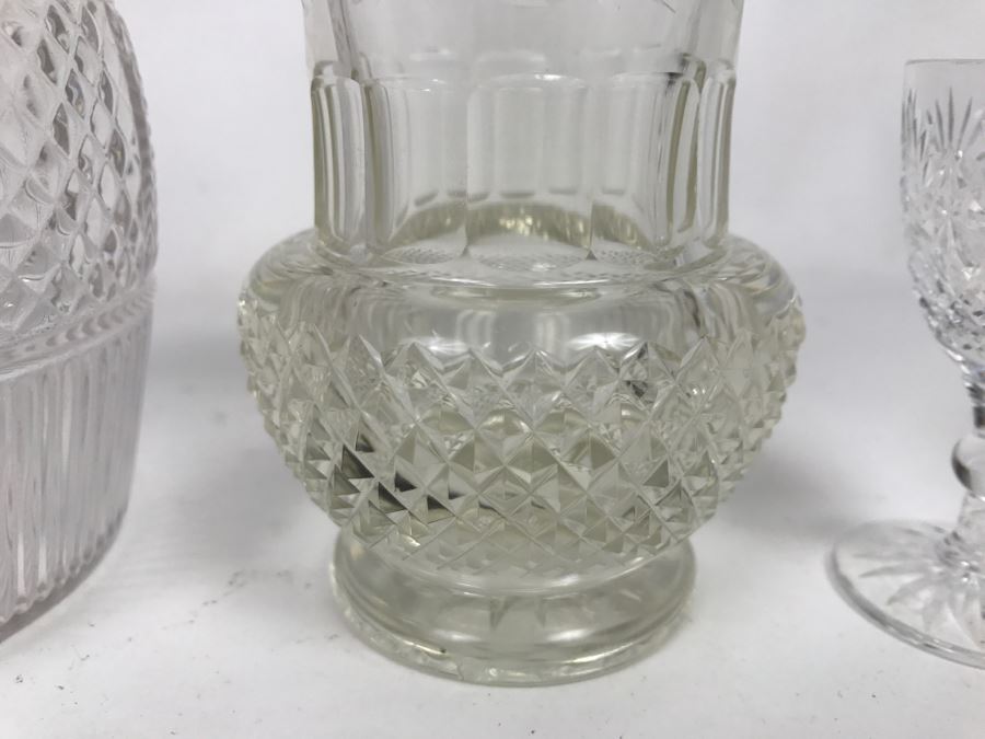 Pair Of Crystal Liquor Decanters With Pair Of Stemware Glasses [Photo 7]