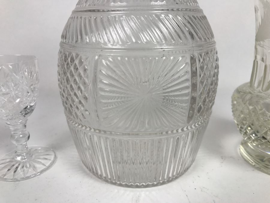 Pair Of Crystal Liquor Decanters With Pair Of Stemware Glasses [Photo 3]