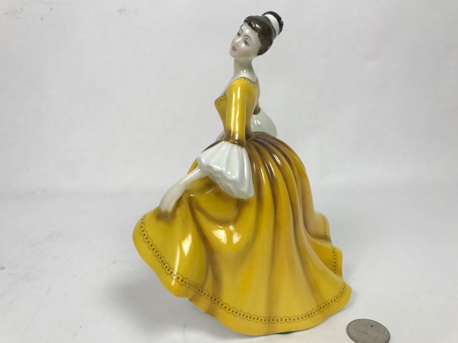 Vintage 1976 Royal Doulton Lady Figurine Stephanie HN 2807 [Photo 4]