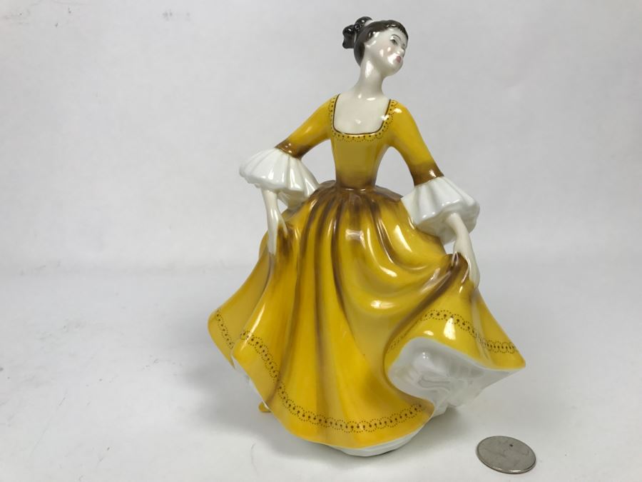 Vintage 1976 Royal Doulton Lady Figurine Stephanie HN 2807 [Photo 1]