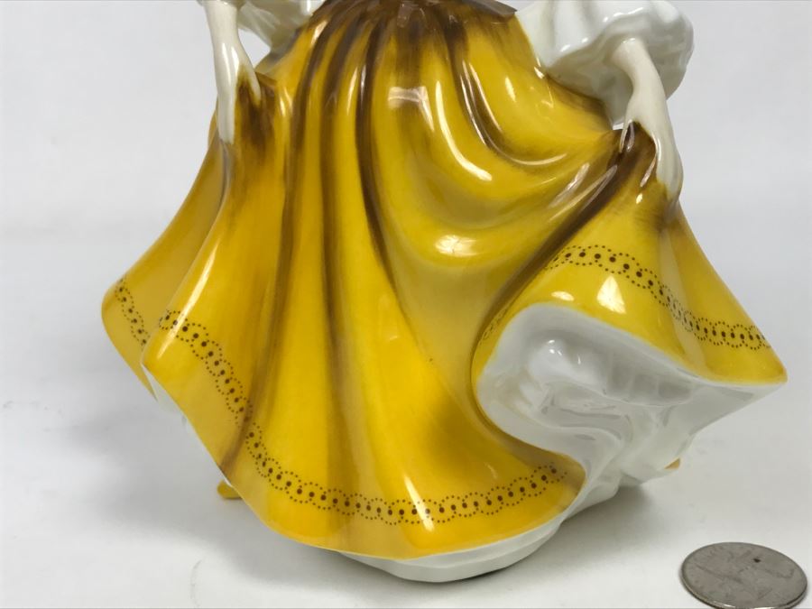 Vintage 1976 Royal Doulton Lady Figurine Stephanie HN 2807 [Photo 3]