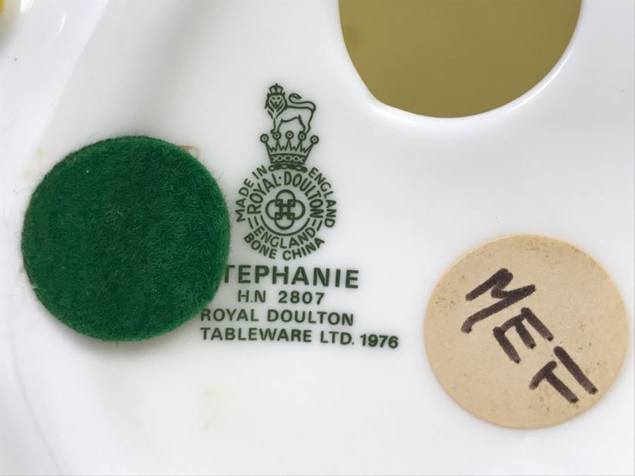 Vintage 1976 Royal Doulton Lady Figurine Stephanie HN 2807 [Photo 6]