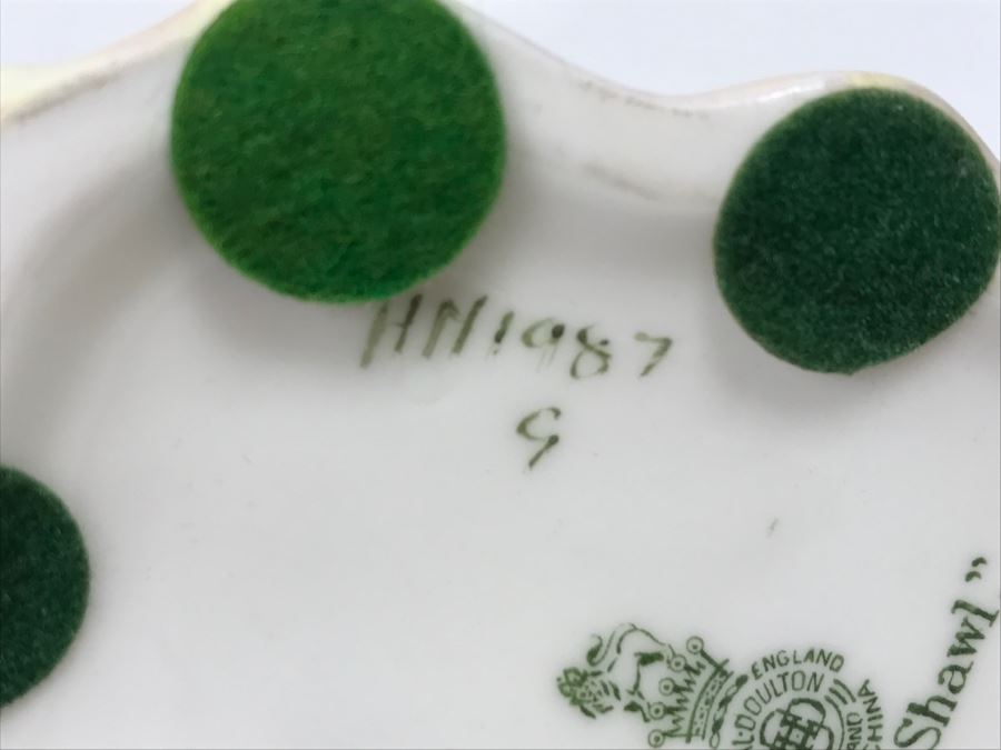 Vintage Royal Doulton Figurine Paisley Shawl HN 1987 [Photo 12]