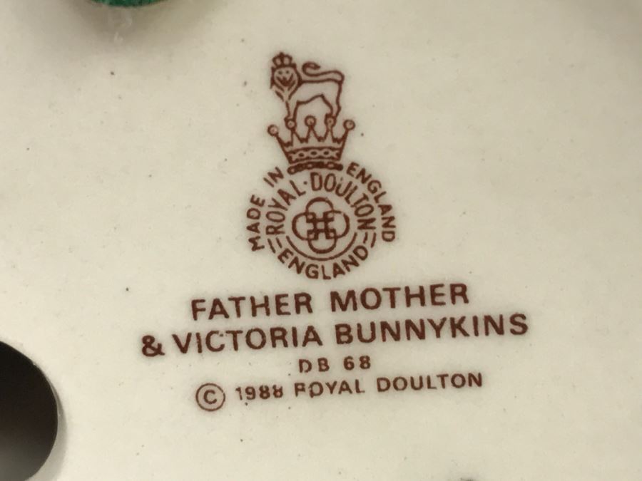 Vintage Royal Doulton Father Mother & Victoria Bunnykins Figurine [Photo 8]
