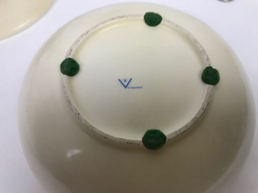 Hummel Playmates Boy With Rabbits Covered Bowl Dish 5.5' Diameter [Photo 13]