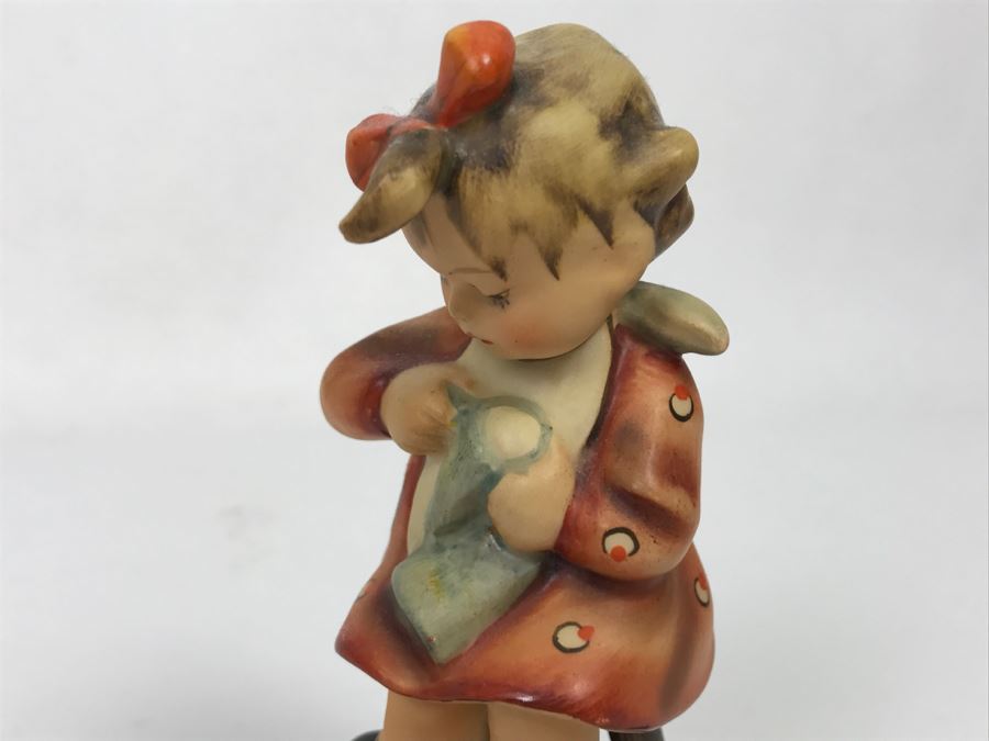 Vintage Hummel Figurine Mother's Helper 133 Germany [Photo 9]