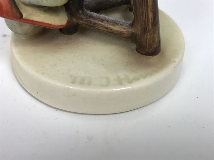 Vintage Hummel Figurine Mother's Helper 133 Germany [Photo 8]