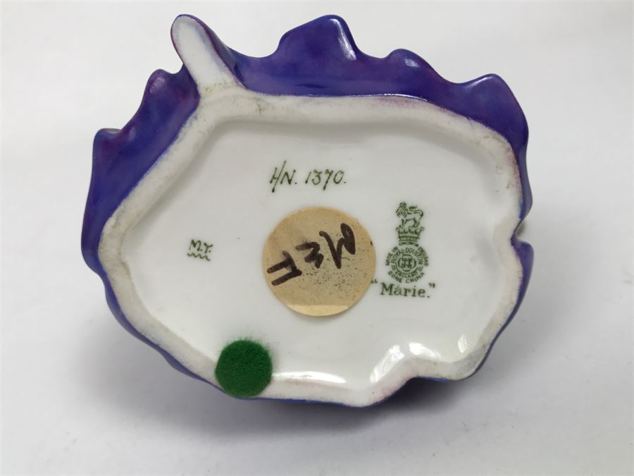 Vintage Royal Doulton Figurine Marie HN 1370 Signed M.T. [Photo 11]