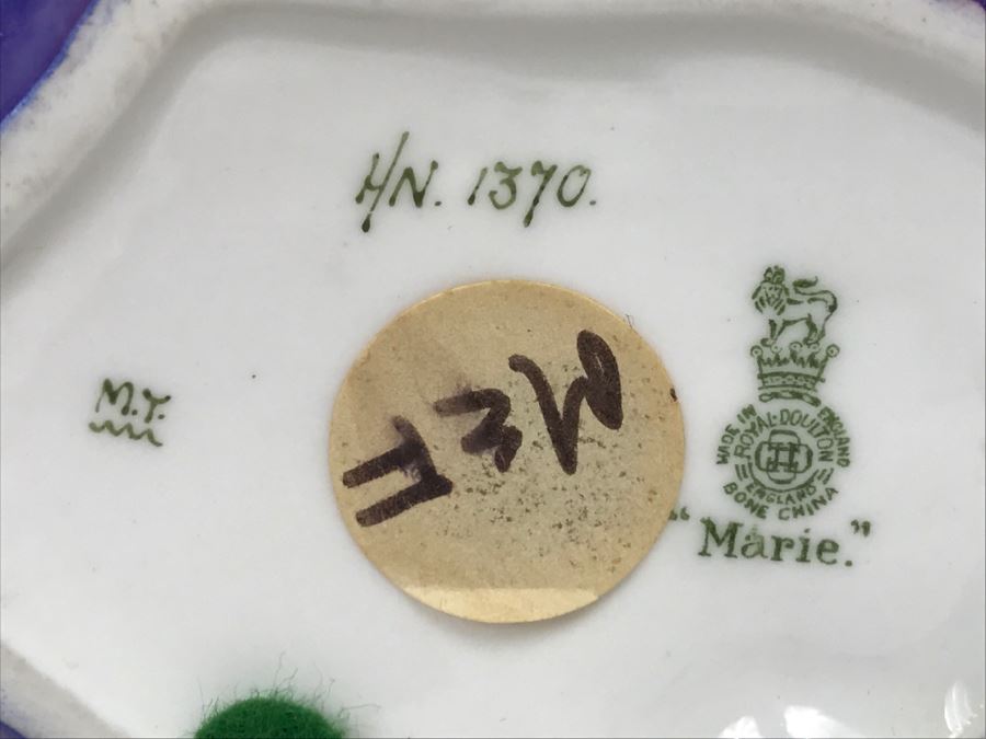 Vintage Royal Doulton Figurine Marie HN 1370 Signed M.T. [Photo 12]