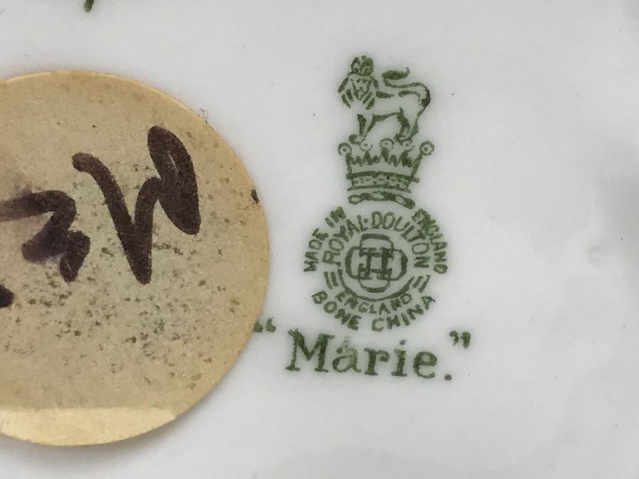 Vintage Royal Doulton Figurine Marie HN 1370 Signed M.T. [Photo 13]