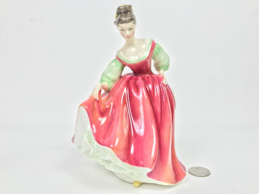 Vintage Royal Doulton Figurine Fair Lady HN 2832 Modelled By Peggy Davies