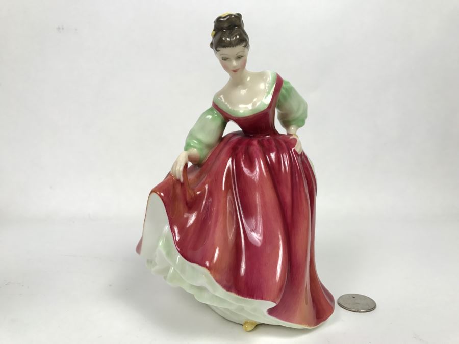 Vintage Royal Doulton Figurine Fair Lady HN 2832 Modelled By Peggy Davies